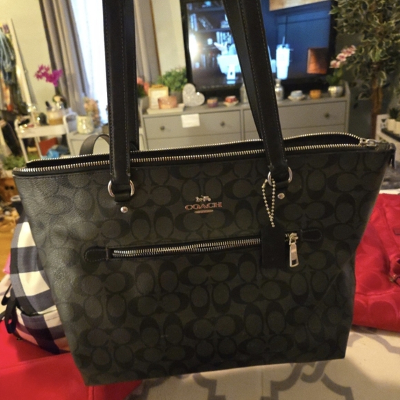 Coach set - Picture 2 of 3